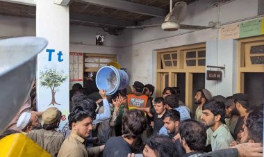 पाकिस्तान के पेशावर में स्कूल की छत गिरने से 20 बच्चों समेत 21 की मौत, 21 घायल