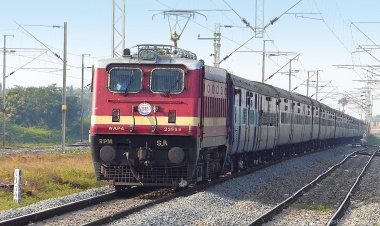 अब ट्रेन में तेज़ आवाज़ में फ़ोन चलाने पर लगेगा जुर्माना, चेतावनी न मानने पर होगी जेल