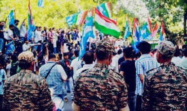 दिल्ली में SIR के खिलाफ फिर सड़क पर उतरे प्रदर्शनकारी, चुनाव आयोग की ओर बढ़े मार्च को पुलिस ने रोका