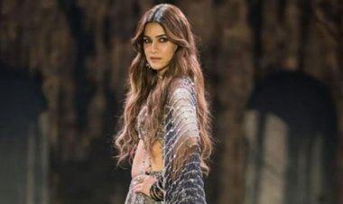Kriti Sanon ने ब्लैक मिरर वर्क लहंगे में बिखेरा जलवा, Abhinav Mishra के शो में बनीं शोस्टॉपर