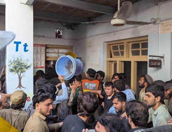 पाकिस्तान के पेशावर में स्कूल की छत गिरने से 20 बच्चों समेत 21 की मौत, 21 घायल