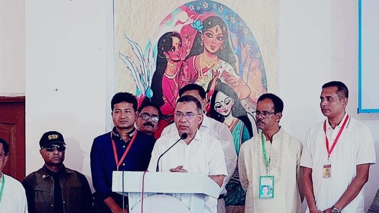 दुर्गा पूजा पर मंदिर पहुंचे बांग्लादेश के पीएम तारिक रहमान, 10 लाख रुपये दान कर दिया बड़ा संदेश