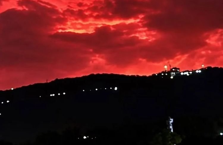 छत्तीसगढ़ के आसमान में दिखा खून जैसा लाल बादल, क्या चक्रवात 'अर्नब' है इसकी वजह?