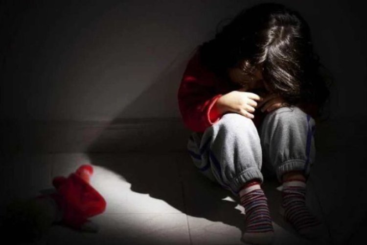 मासूम बच्ची पर टूटा 8 साल का बच्चा, आधे घंटे तक करता रहा पिटाई